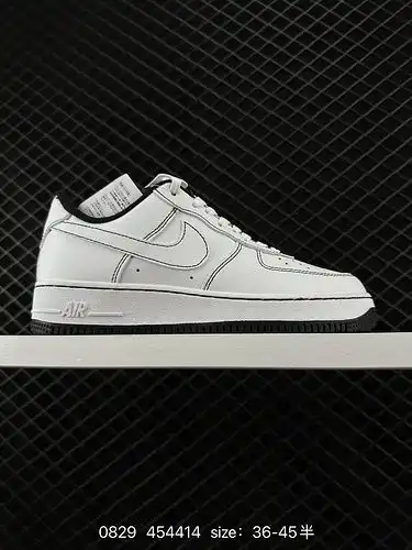 7 Nike Air Force X27; 7 Air Force One zapatillas deportivas de ocio multifuncionales de banda baja. 