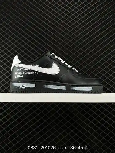Tres zapatillas deportivas casuales multifuncionales Nike Air Force '7 Air Force One de gama baja. L