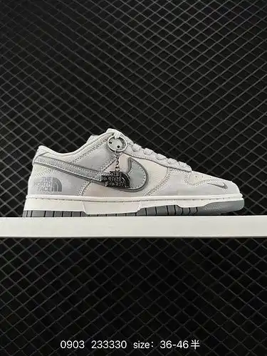 Zapatillas nike dunk low retro, zapatillas retro, con la colaboración de Louis vuitton. Como zapatos