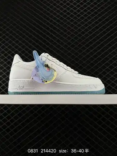 El sistema de media talla de zapatillas deportivas Nike / Nike para hombres y mujeres está hecho de 