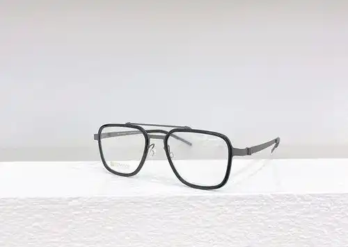 9743