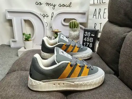 Zapatos de pan Adidas 178d / adidas; Zapatos de pan de tiburón & '; Inauguración de la empresa c