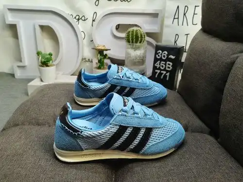 La colección de zapatillas retro Adidas 771 es popular en todo el mundo. Aprovechando esta ola, la m