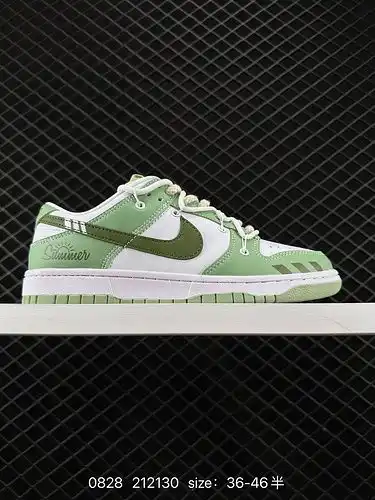 El zapato de patinaje deconstruido conjunto nike dunk Low SB utiliza un sistema de cordones para con