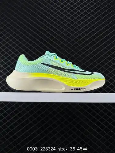 Dos zapatillas de correr casuales de baja parte tejidas ligeramente voladoras de la serie invencible