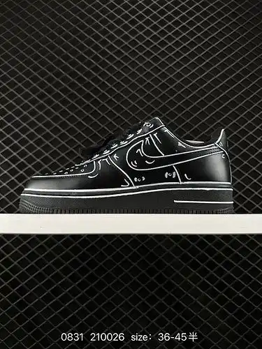 Tres zapatillas deportivas casuales multifuncionales Nike Air Force '7 Air Force One de gama baja. L