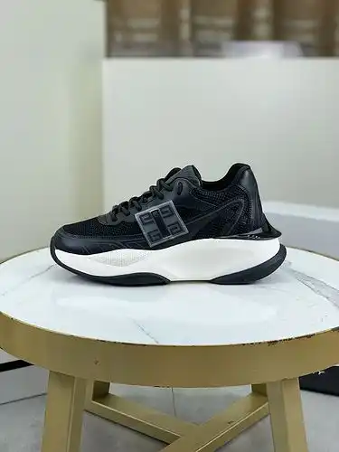 El Código de zapatos masculinos Givenchy 96d talla 394438 4 se puede personalizar