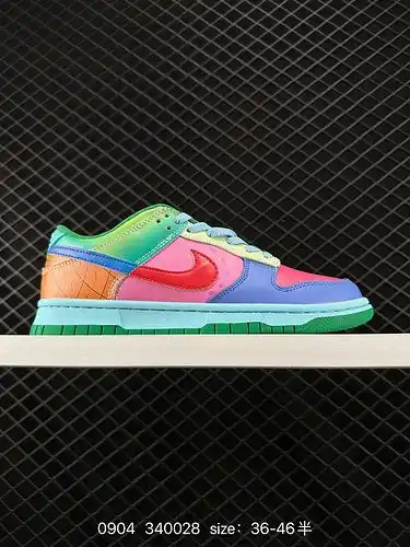 Cuatro zapatillas Nike SB Dunk Low pro para hombres y mujeres retro, con una parte superior de cuero