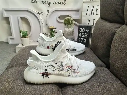 La serie de explosivos a nivel de empresa 73d Adidas yeezy 3 boost V2 hizo público por primera vez l