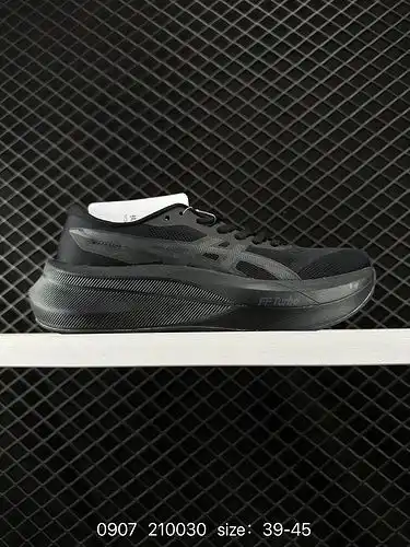 La parte superior de la zapatilla de correr estable ASICS Magic Speed 4 cuenta con un diseño de mall