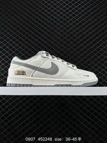 24 SB Dunk Low Gucci se asocia con gancho gris oscuro beige para conmemorar el aniversario de la fáb
