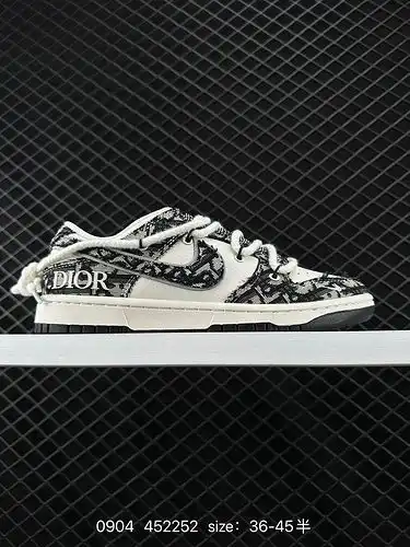 26 Nike SB Dunk Low Dior ganchos de tejido de correa de articulación aniversario de alta gama person