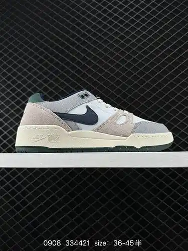 Las nuevas zapatillas de Nike han llegado. Nike full Force Low es una zapatilla retro de moda con un