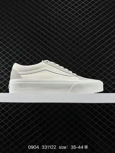 Los zapatos masculinos y femeninos se actualizan con un proceso de sulfuración real, los datos corre