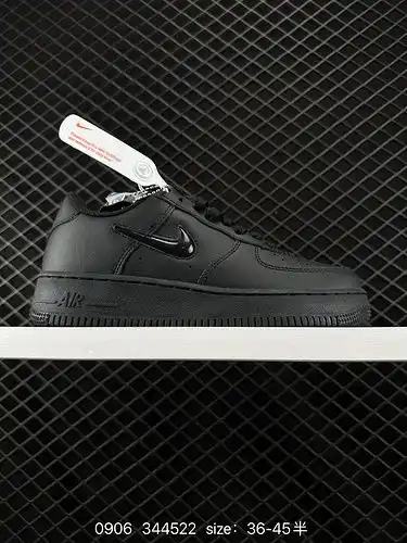 Las zapatillas deportivas casuales multifuncionales Nike Air Force 7 Air Force One de gama baja, con