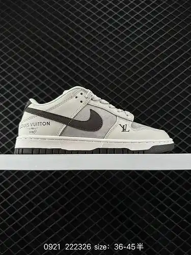 1D30G Louis Vuitton x Nike Dunk SB Low Louis Vuitton x Nike SB Low cut LV co branded gray brown shoe