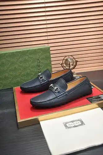 Código de zapatos masculinos Gucci 82b talla 3844