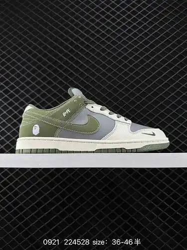 1D40G BAPE x Nike Dunk SB Low BAPE x Nike SB low cut collaboration beige green shoe body with gray a