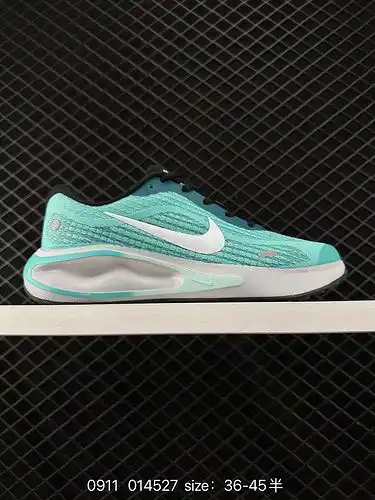 The 1D35X Nike Journey Run 2C0G2C4 running shoe uses a new type of cushioning material with a slight