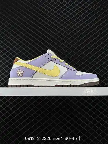 1D30G Nike Dunk Low Premium Urban Landscape 2C0G Jungle Green In addition to the iconic leather uppe