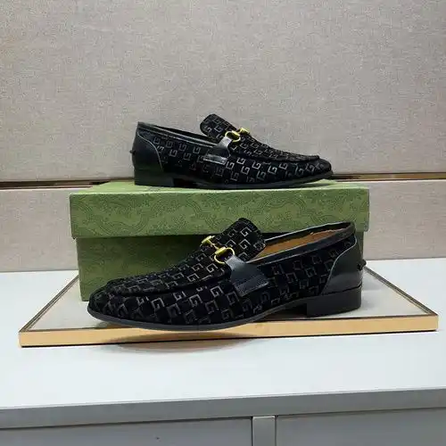 Código de zapatos masculinos Gucci 64b8 talla 3844
