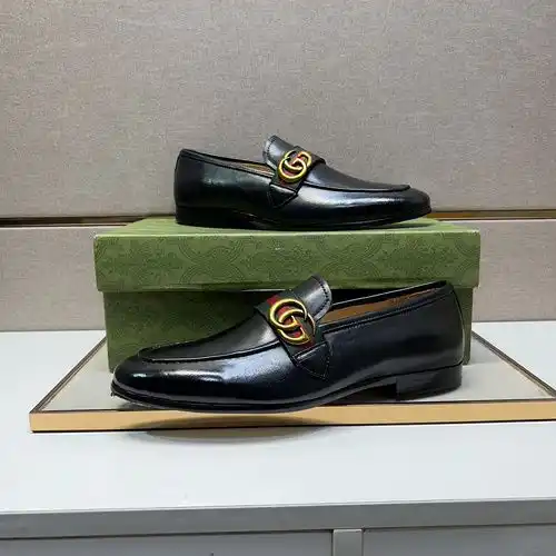 Código de zapatos masculinos Gucci 64b9 talla 3844