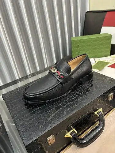 Código de zapatos masculinos Gucci talla C2 3844