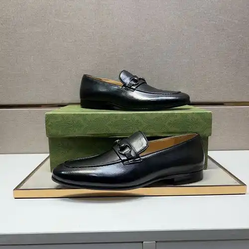 Código de zapatos masculinos Gucci 64b9 talla 3844