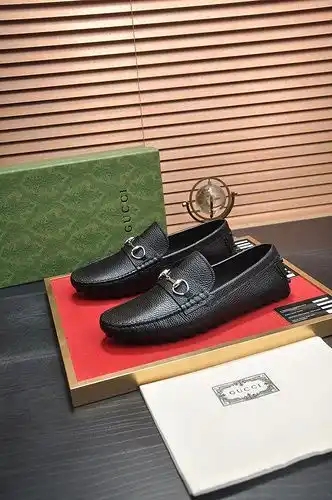 Código de zapatos masculinos Gucci 82b talla 3844