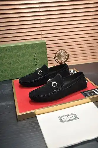 Código de zapatos masculinos Gucci 82b talla 3844