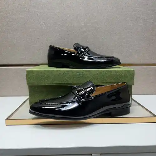 Código de zapatos masculinos Gucci 64b9 talla 3844