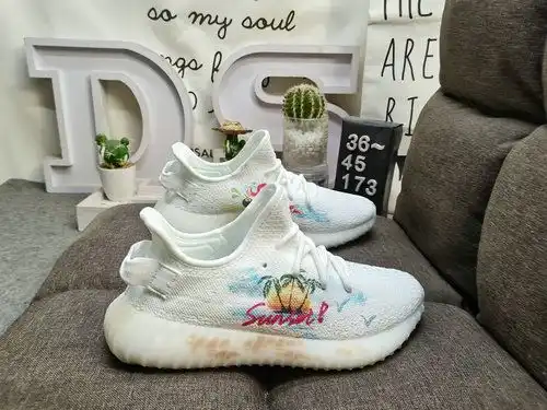 La serie de explosivos de clase corporativa 1d73d Adidas yeezy 35x0g boost v2c lanzó por primera vez