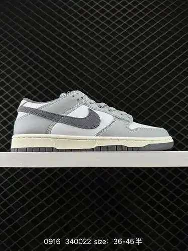 1D1D0G Nike Dunk Low sneakers, retro sneakers, take bold steps to showcase your personality. Featuri