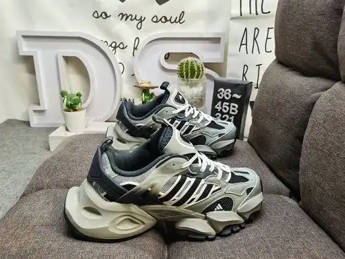 La versión de desarrollo en papel original de la versión original de media yarda de zapatos masculin