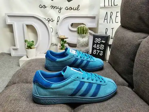 Las zapatillas deportivas retro de la serie de artículos retro Adidas Bermudas End de la clase corpo