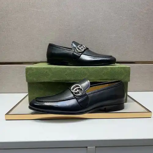 Código de zapatos masculinos Gucci 64b9 talla 3844