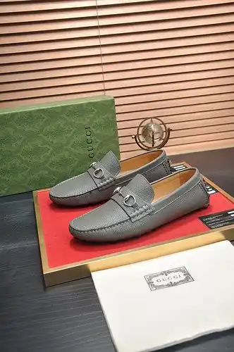 Código de zapatos masculinos Gucci 82b talla 3844