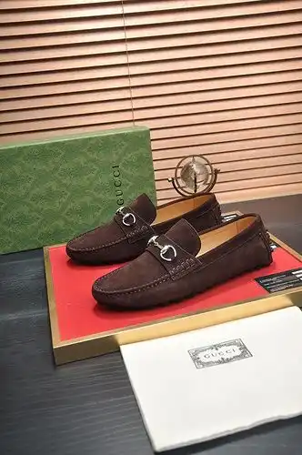 Código de zapatos masculinos Gucci 82b talla 3844