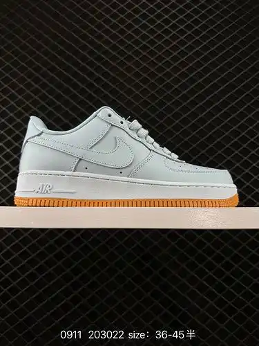 El 1d1d0g Nike Air Force 1D Low es una zapatilla deportiva casual multifuncional con alta elasticida