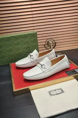 Código de zapatos masculinos Gucci 82b talla 3844