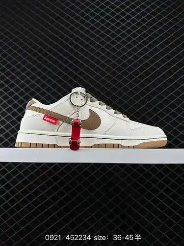1D70G Supreme Co branded Brown Skateboarding Shoes Overseas Official Simultaneous Release Nike Dunk 