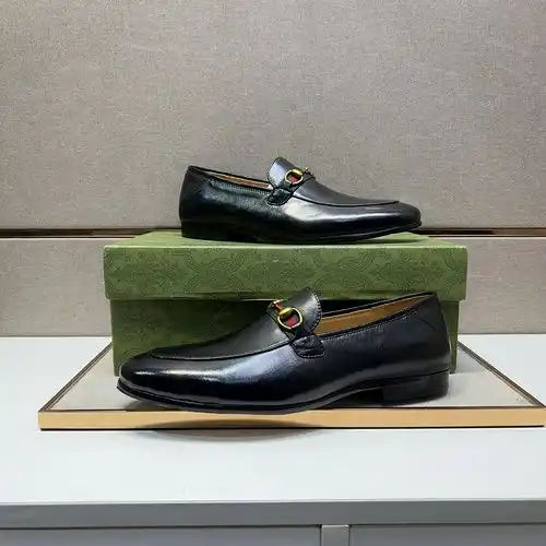 Código de zapatos masculinos Gucci 64b9 talla 3844