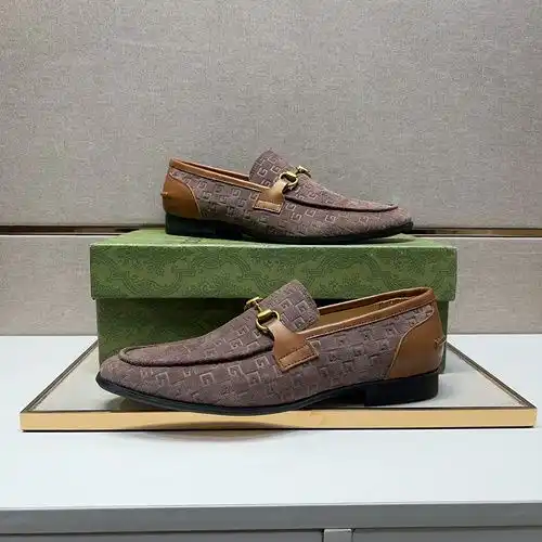 Código de zapatos masculinos Gucci 64b8 talla 3844