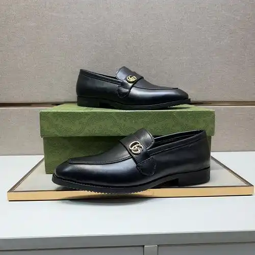 Código de zapatos masculinos Gucci 64b8 talla 3844