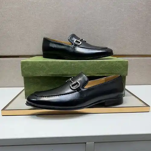 Código de zapatos masculinos Gucci 64b9 talla 3844