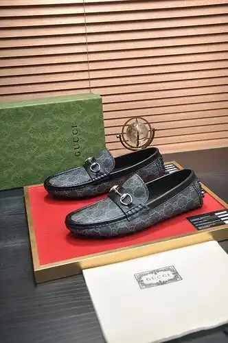 Código de zapatos masculinos Gucci 82b talla 3844