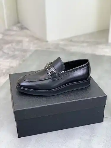 Código de calzado masculino Prada 6c talla 3844