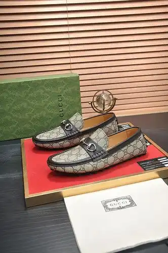 Código de zapatos masculinos Gucci 82b talla 3844