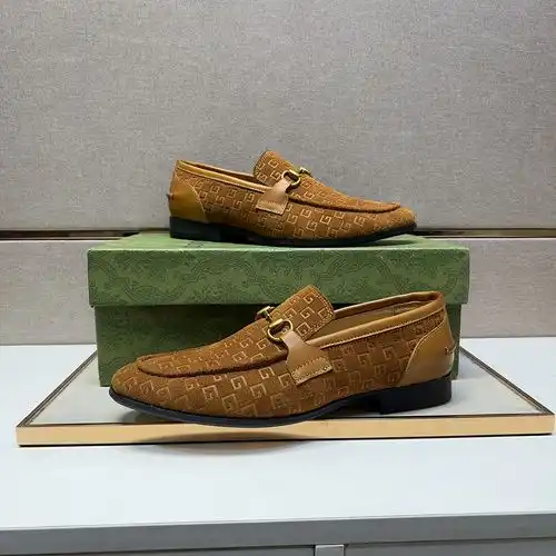 Código de zapatos masculinos Gucci 64b8 talla 3844
