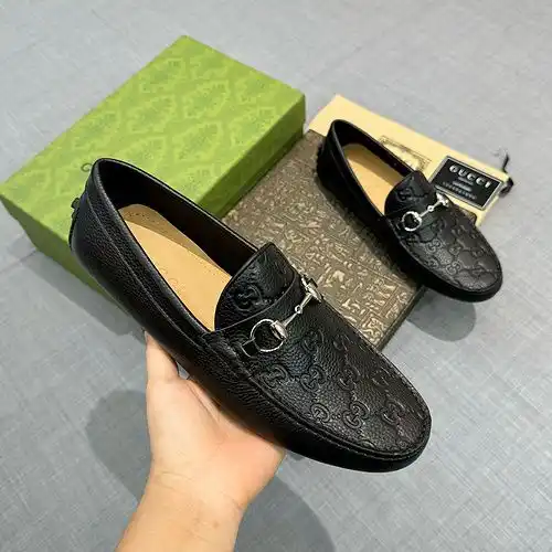 Zapatos de cuero de vaca guqi para hombres Código 82b6 talla 384